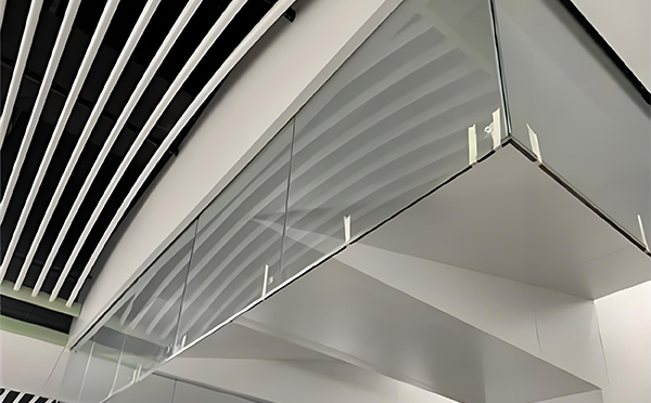 阿合奇玻璃挡烟垂壁