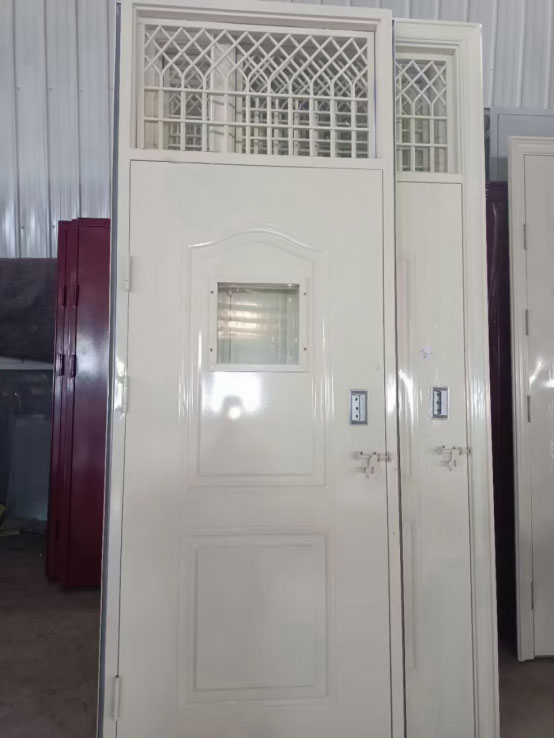 阿合奇学校教室门